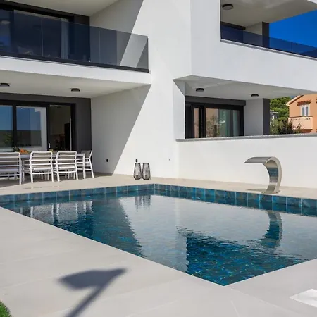 Lea Magdalena Iii Vila *